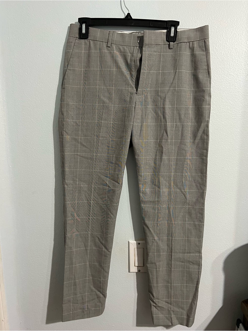 Forever 21 Men's Gray plaid cropped Dress Pants